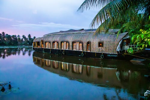 Photos gratuites de attraction touristique, backwaters, bateau