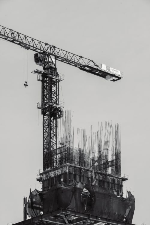 Free Monochrome photo of a tower crane at a construction site in Mexico City, CDMX. Stock Photo
