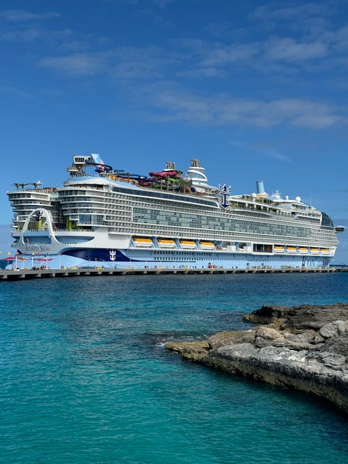 Photos gratuites de bateau de croisière, bord de mer, côte