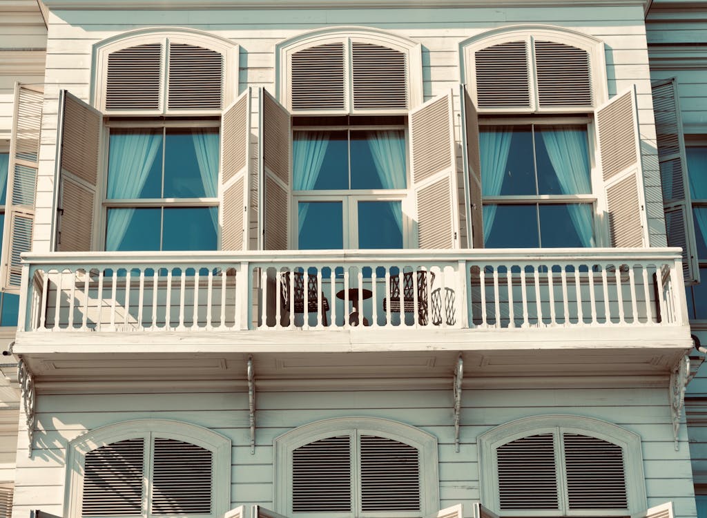 Free A balcony with a white and blue window Stock Photo