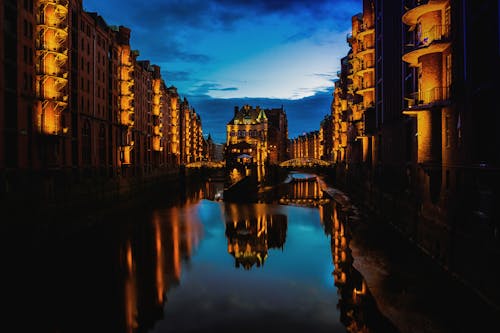 Бесплатное стоковое фото с beleuchtet, hafencity, nacht