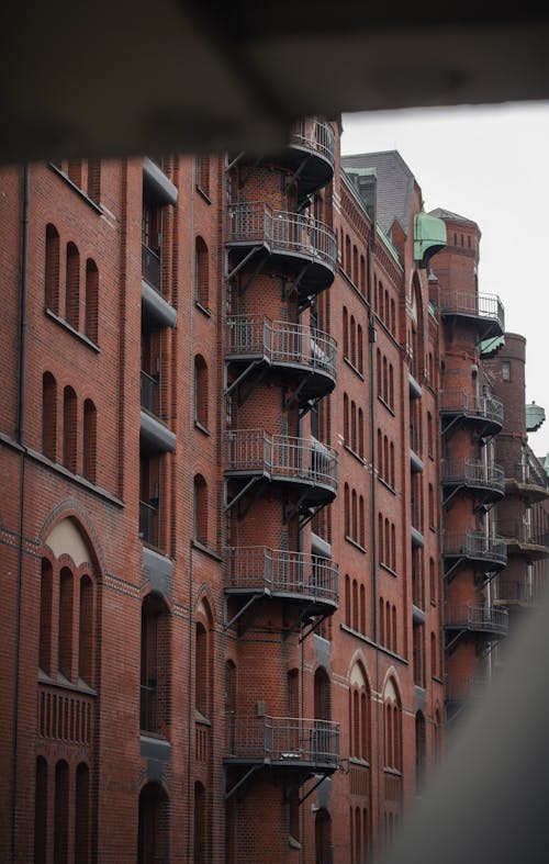 Free A tall building with balconies and balconies Stock Photo