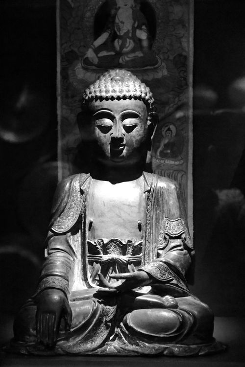 Free Black and white photo of a Buddha sculpture in a temple, conveying spirituality and tranquility. Stock Photo
