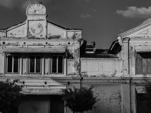 Free Black and white photo of an abandoned vintage building with weathered facade and historic architecture. Stock Photo