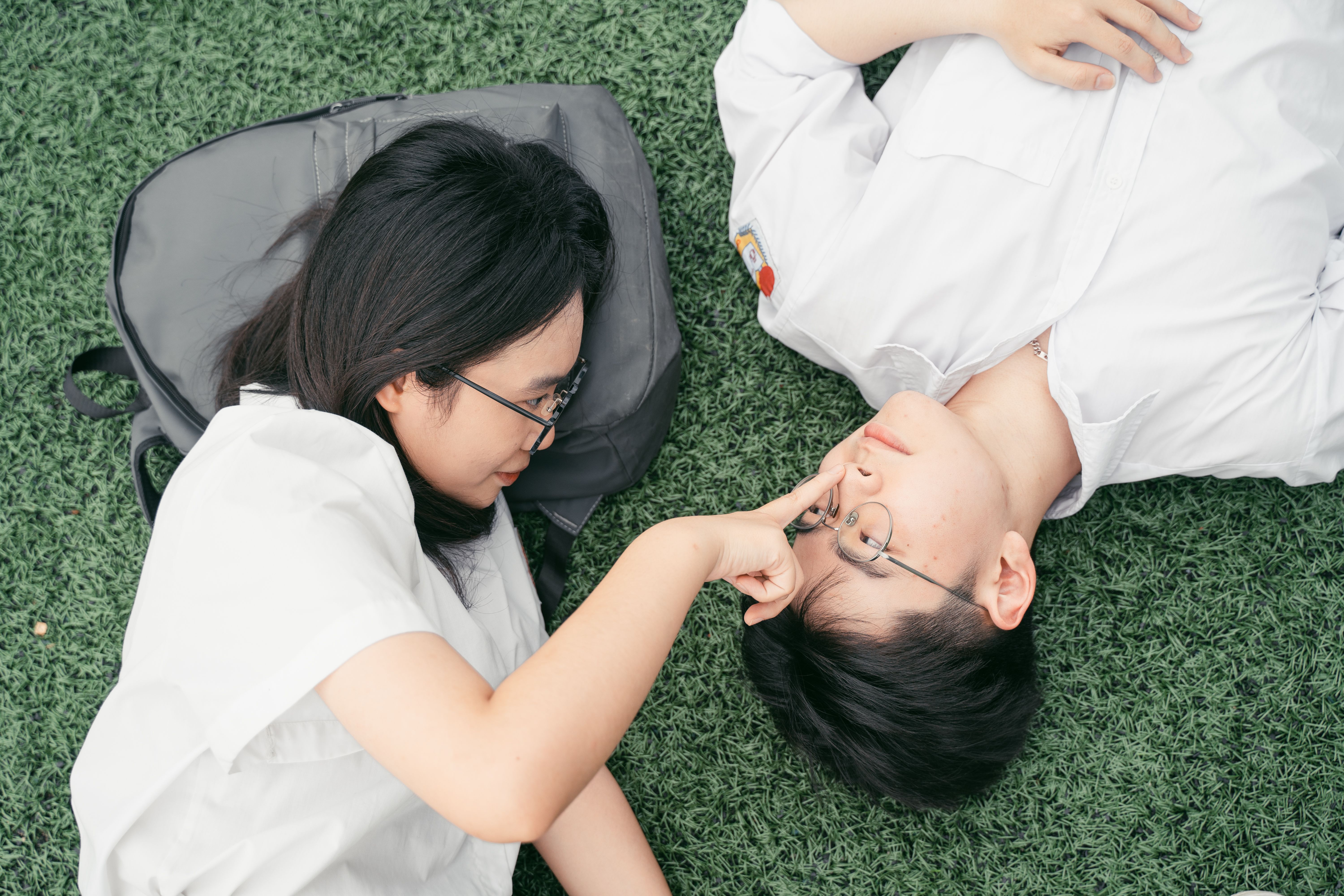 分手三年仍在视奸 前任 情感配图