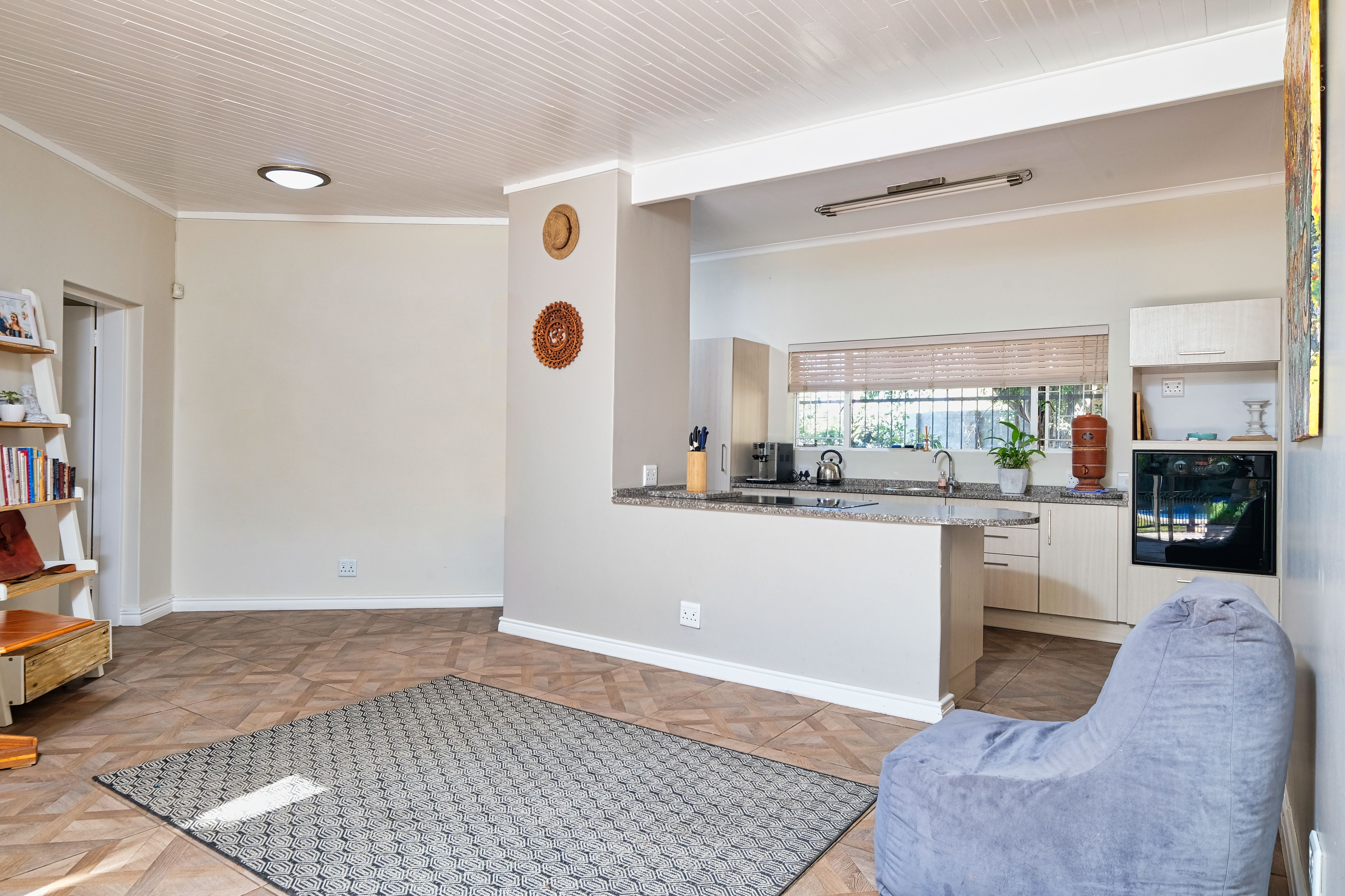 Masonry and Render Painting in Riddlesdown — woodwork brushed to a crisp, smooth line