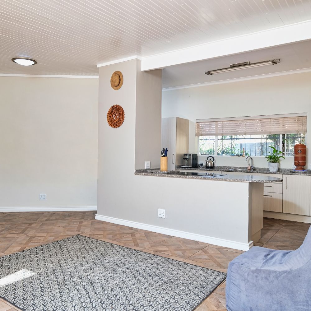 Masonry and Render Painting in Riddlesdown — woodwork brushed to a crisp, smooth line