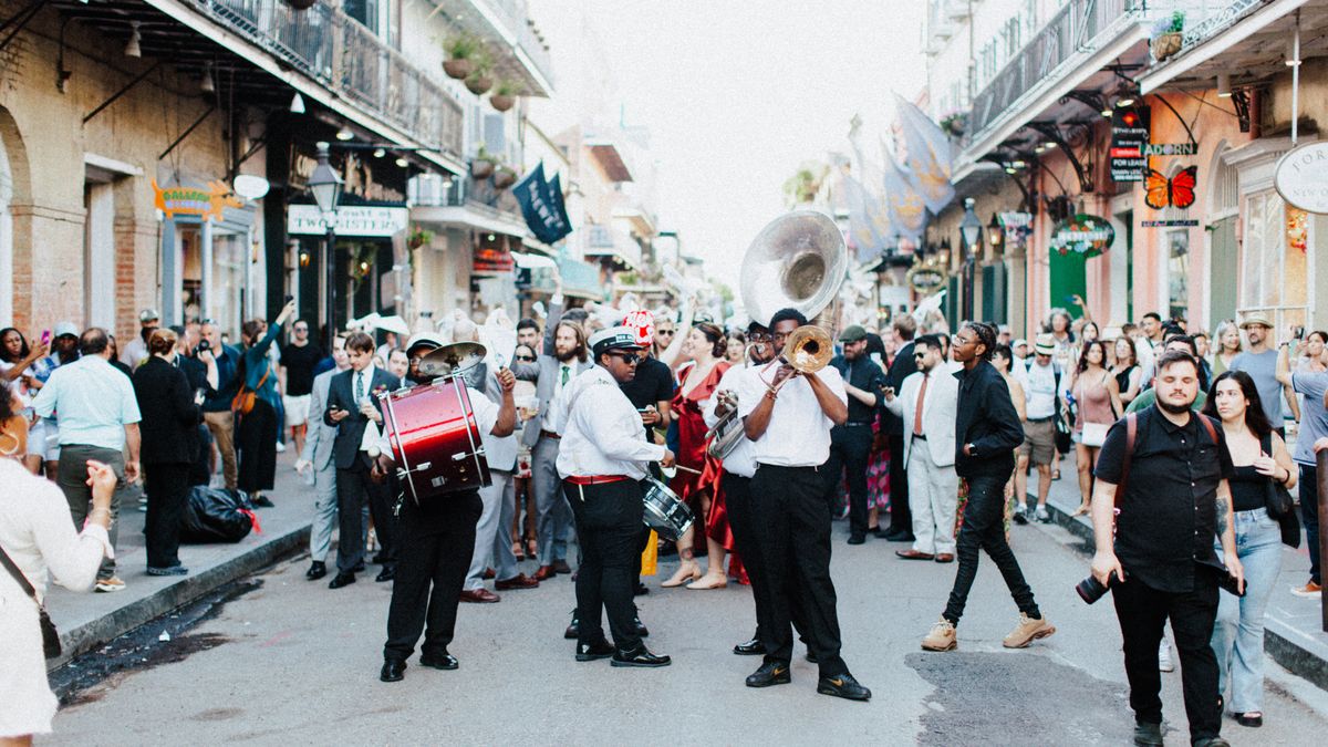 How to Enter Holiday Giveaways in New Orleans, Louisiana Without Scams
