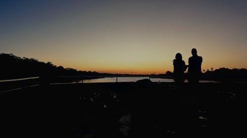 Silhouette two people 