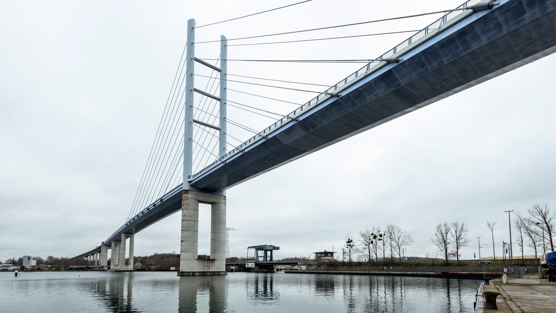 Gorinchem'deki Merwedebrug köprüsü