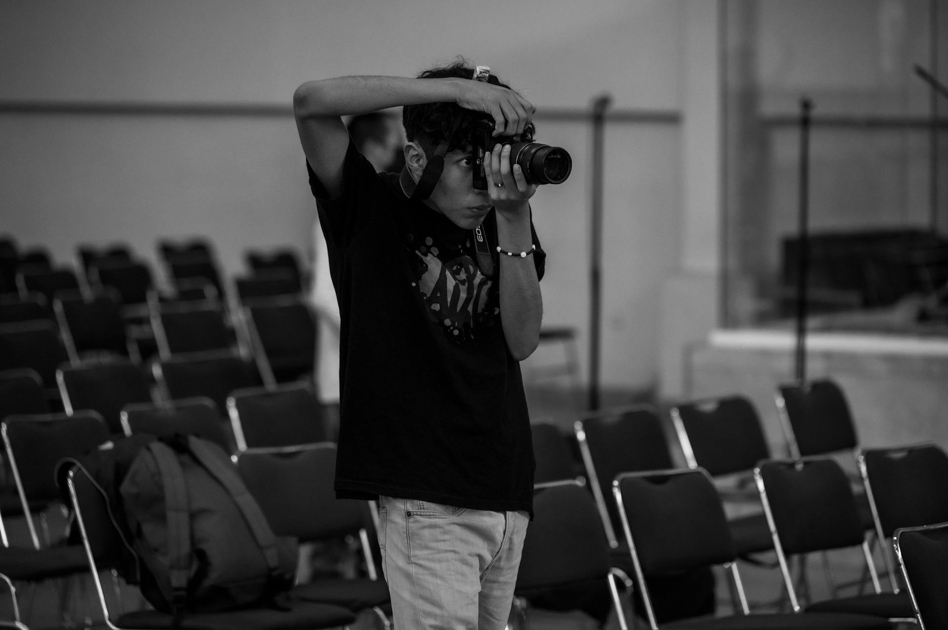 A young photographer capturing moments at an event in Ciudad de México, CDMX, México.