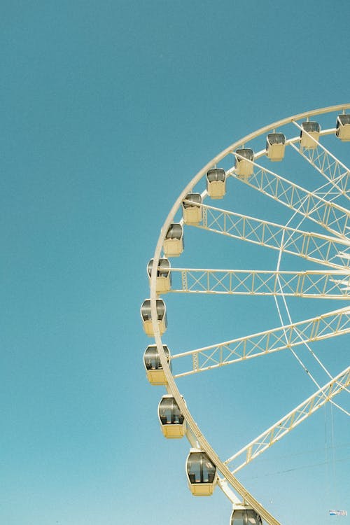 Ferris Wheel under Clear Sky