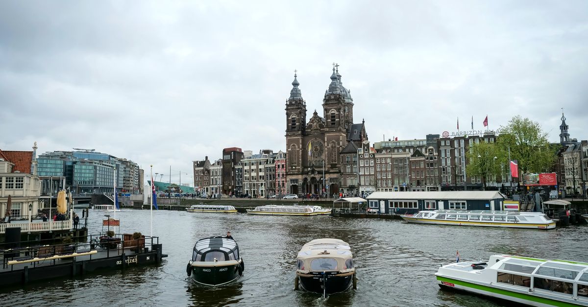 Amsterdam sees rise in car collisions with cyclists on 30 km/h roads, De Telegraaf reports
