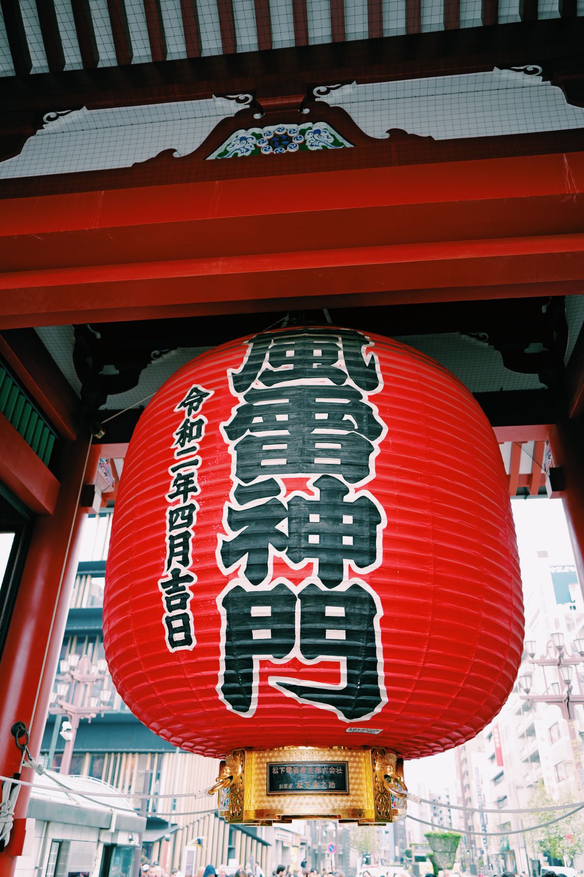 The giant red lantern hanging in the Kaminarimon Gate of Senso-ji Temple in Asakusa