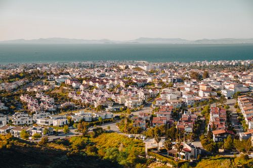 Free Stunning aerial cityscape of İzmir, Türkiye, featuring coastal views and urban architecture. Stock Photo