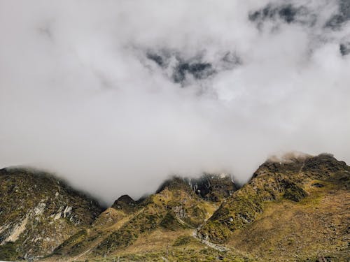 bulut, dağ, dağ manzarası içeren Ücretsiz stok fotoğraf