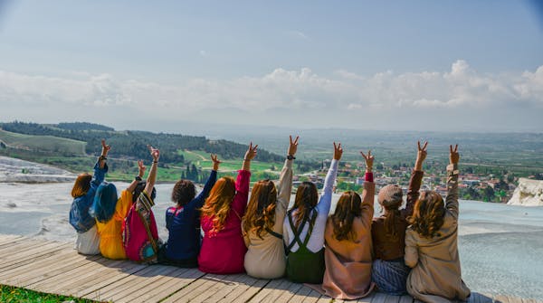 کاپ کیک وانیلی با خامه فرم گرفته