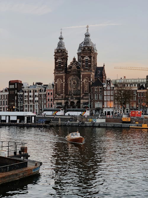 Gratis stockfoto met Amsterdam, architectuur, boot