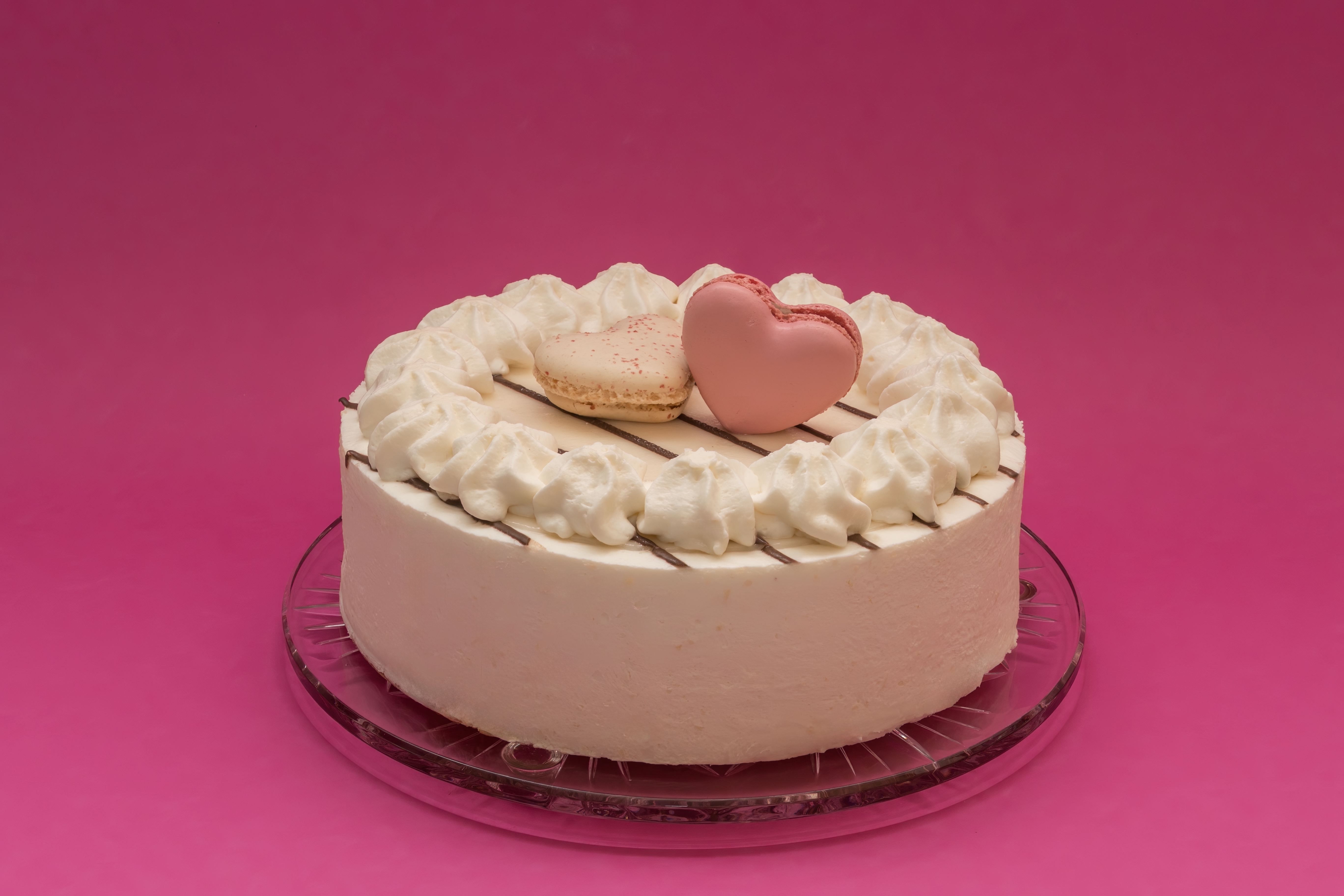 Elegante kleine Torte mit individueller Dekoration