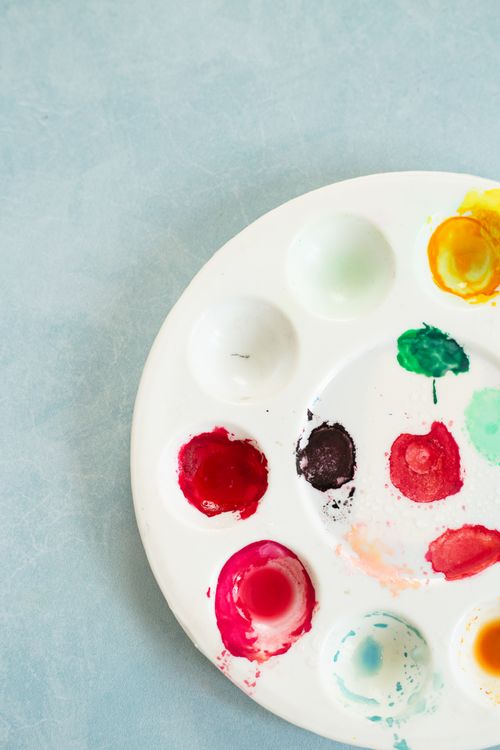 Free A vibrant artist's paint palette on a light gray background, showcasing a variety of colors. Stock Photo