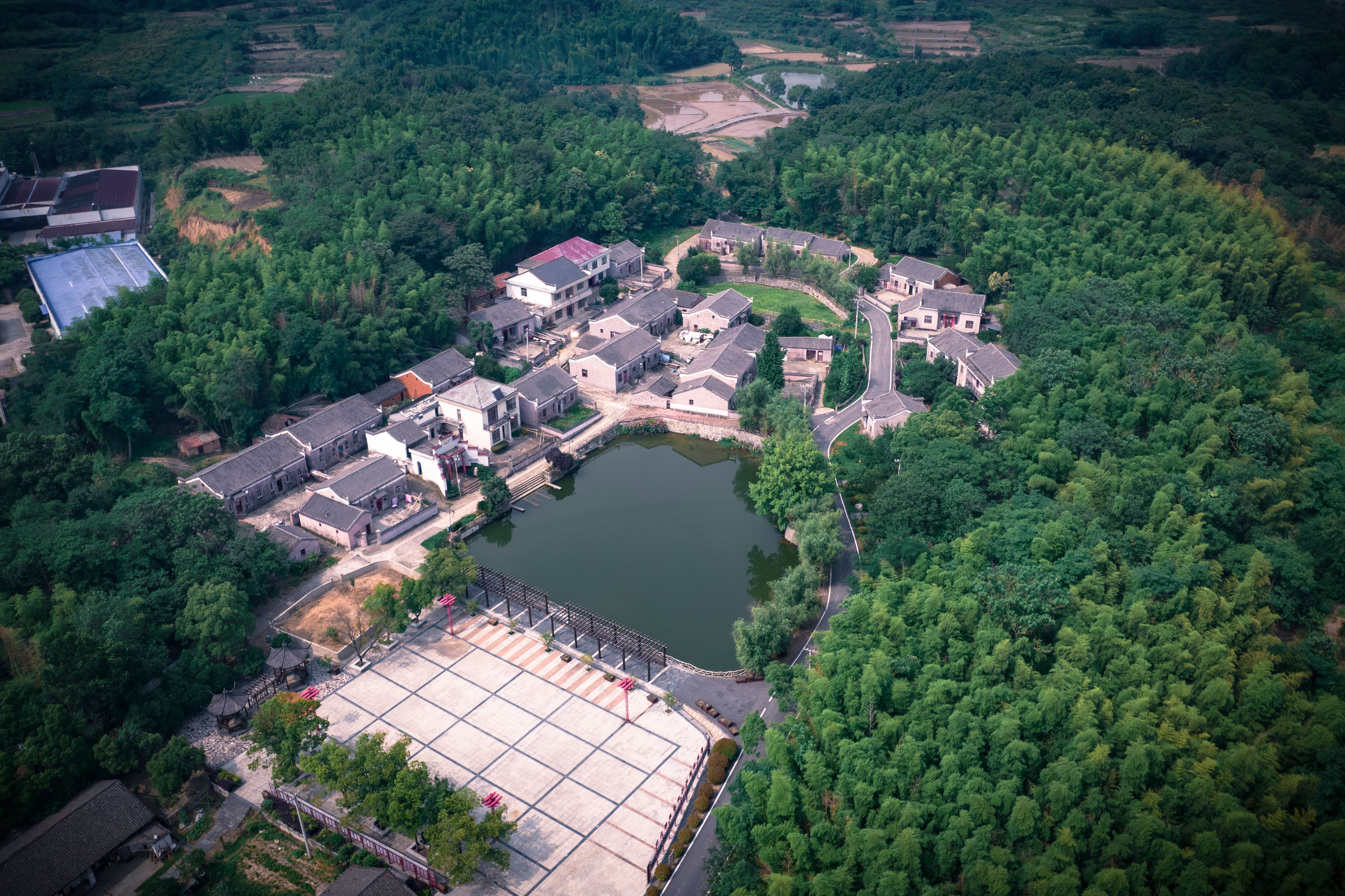 Jiangxi Travel Guide 2025: Jingdezhen Ceramics, Wuyuan Villages & Mount Lu