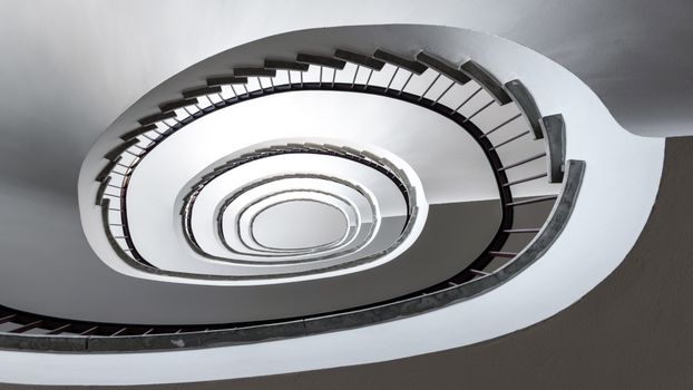 Gebäude & Abstrakt – Dramatisches architektonisches Motiv