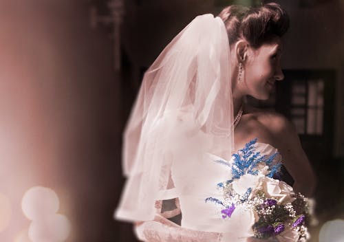 Donna Che Indossa L'abito Da Sposa