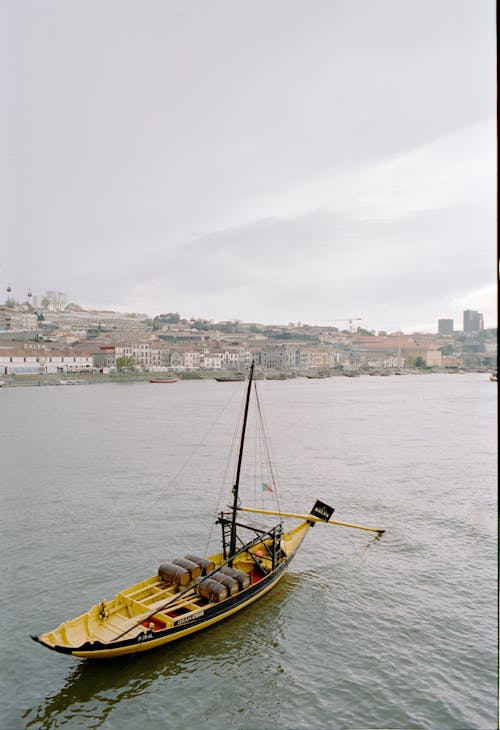 Darmowe zdjęcie z galerii z jezioro, krajobraz, łódź