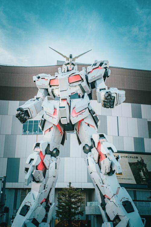 Free Impressive giant robot sculpture against urban backdrop, a popular landmark. Stock Photo