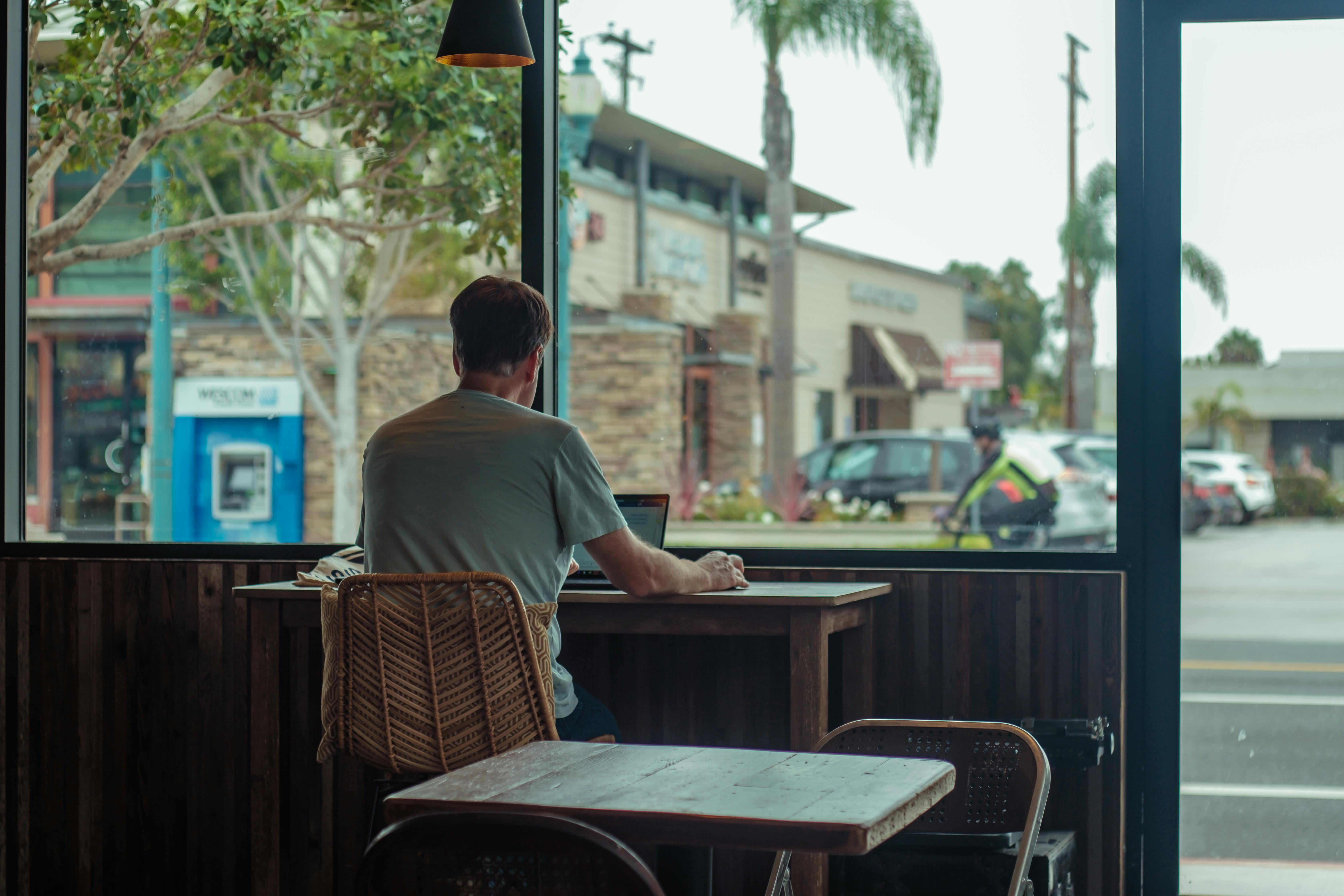 The Best Way to Travel While Working Remotely | Remote Work Meets Travel — Photo by Eunjin Baek on Pexels