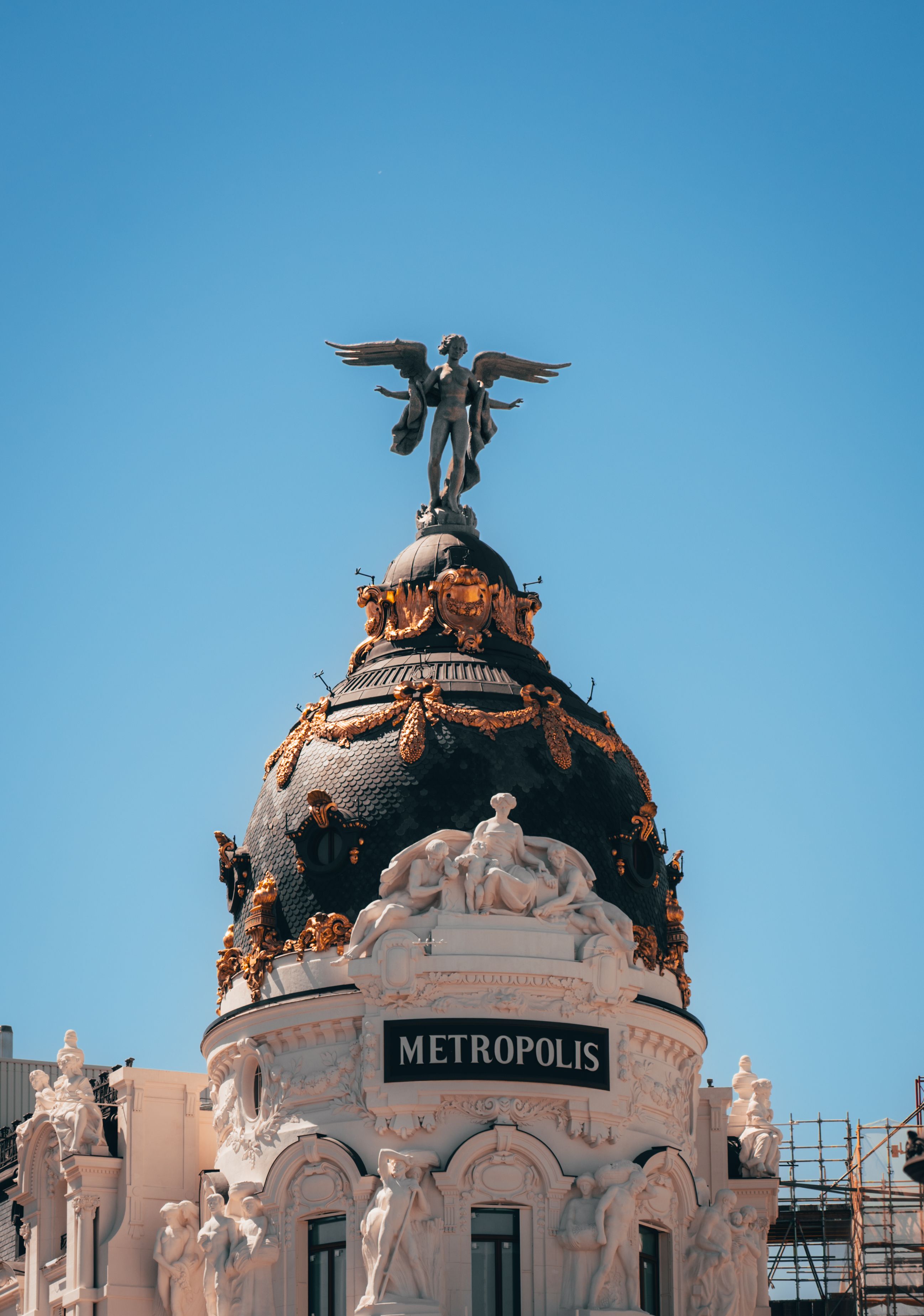 Brown and Black Metropolis Building · Free Stock Photo