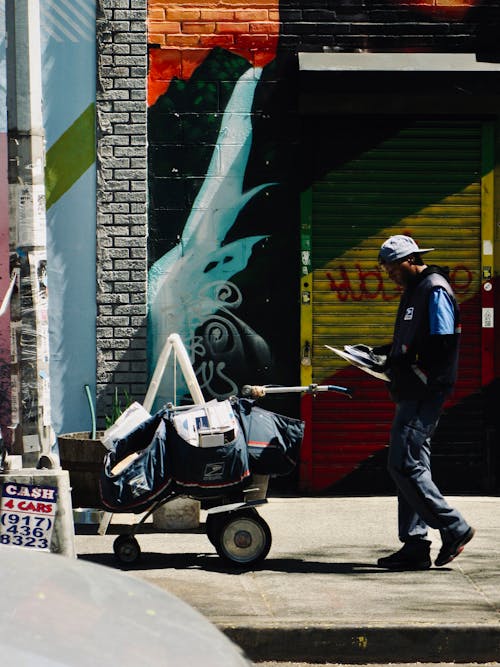 Foto d'estoc gratuïta de mail man, oficina de correus