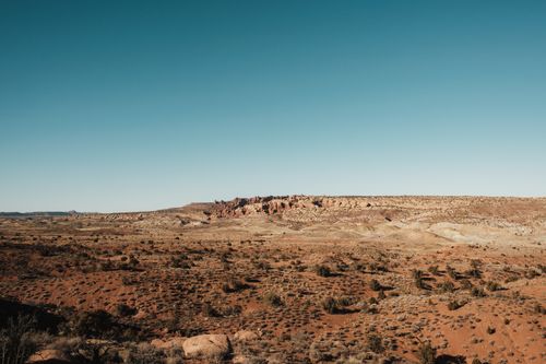 Free Expansive desert landscape in Utah with clear blue skies, showcasing natural beauty. Stock Photo