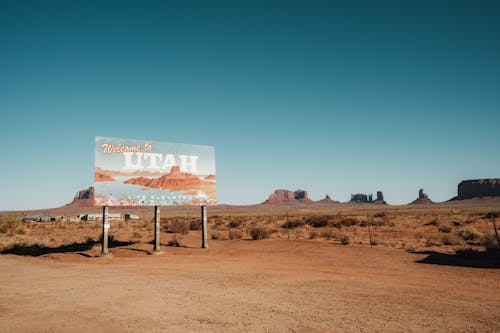 A sign that says welcome to monument valley