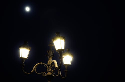 Безкоштовне стокове фото на тему «ліхтар, Ліхтарі, місяць»