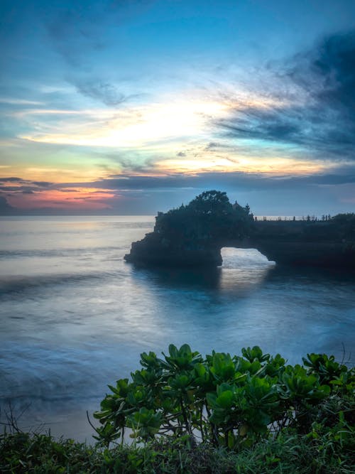 Fotobanka s bezplatnými fotkami na tému Bali, chrám tanah lot, krajina pri mori