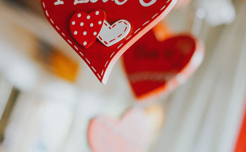 Online dating: starting a conversation on a niche platform