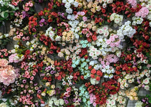 A wall covered in flowers and leaves