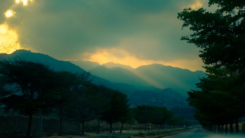 Безкоштовне стокове фото на тему «гори, промінь сонця»