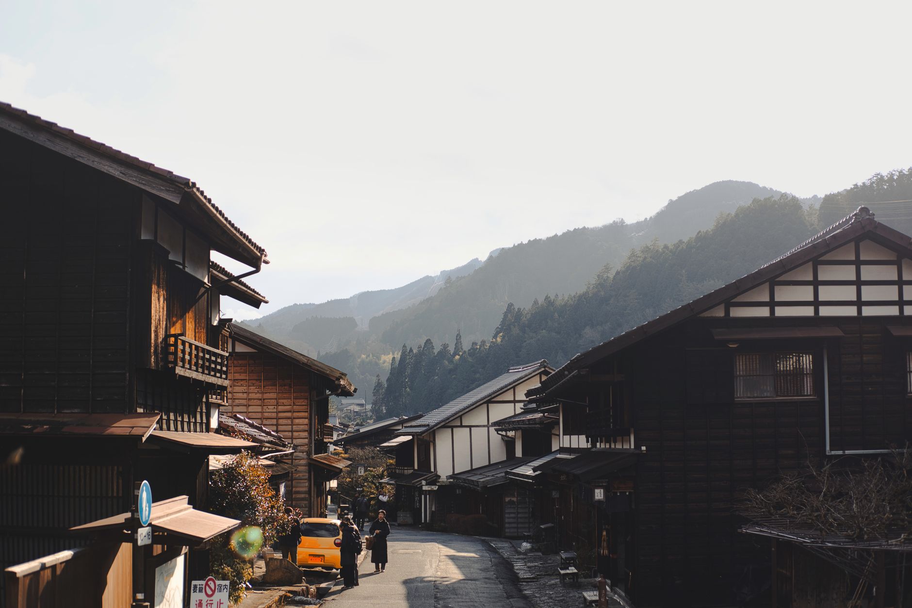 Charming traditional Japanese village with wooden houses nestled in a picturesque mountain setting. โ photo by Evgeny Tchebotarev / Pexels