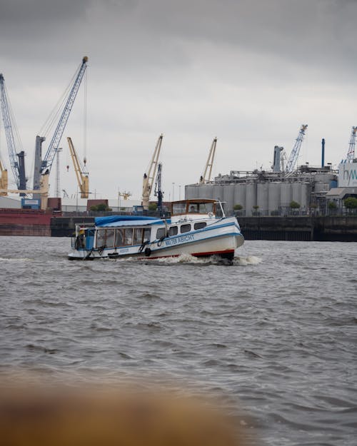 Fotobanka s bezplatnými fotkami na tému Hamburg, loď, morský