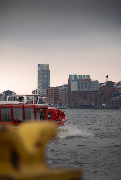 Fotobanka s bezplatnými fotkami na tému Hamburg, loď, morský