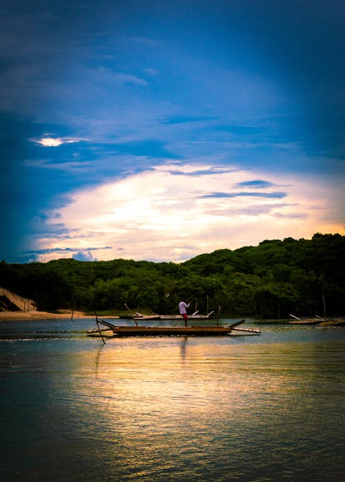 Бесплатное стоковое фото с голубое небо, голубое озеро, закат