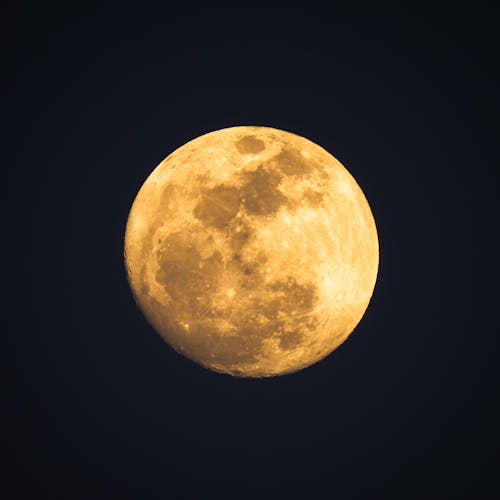 Lua amarela