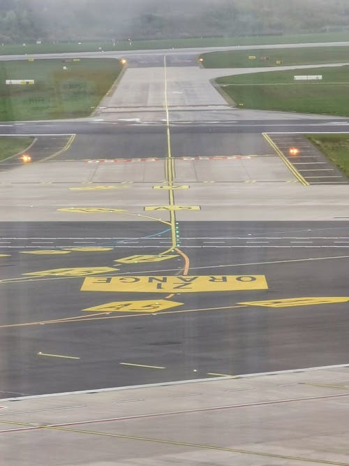 Foto d'estoc gratuïta de airpor, avió de passatgers, després de la pluja