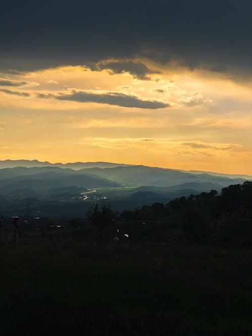 まぶしい太陽, 夕方, 夕日を背景の無料の写真素材