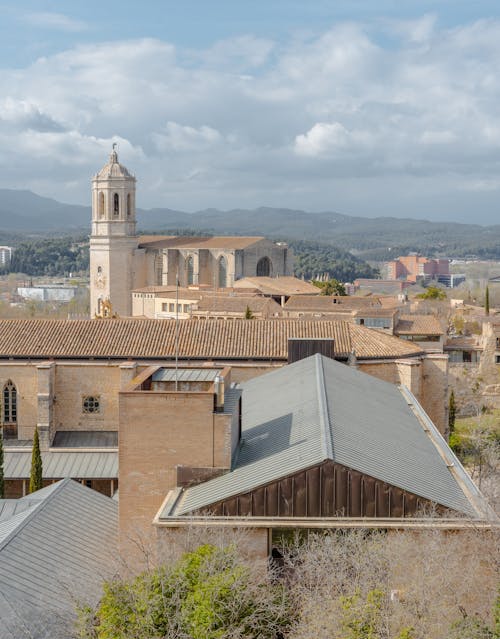 Vista de la ciudad de Girona y su casco antiguo 