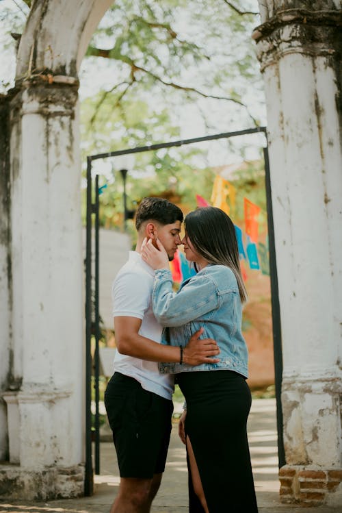 Foto profissional grátis de adulto, amor, ao ar livre