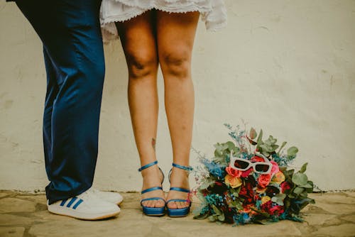 Foto profissional grátis de amor, calçados, casamento
