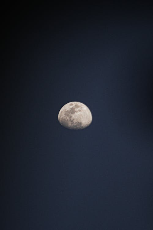 구름 위, 달, 반달의 무료 스톡 사진